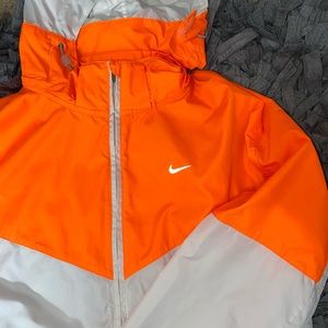 Nike windbreaker zip up🧡